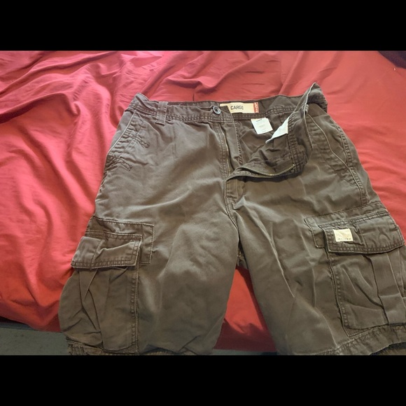 Men’s Levi’s Cargo Shorts Brown Green 33 GUC - Picture 5 of 6